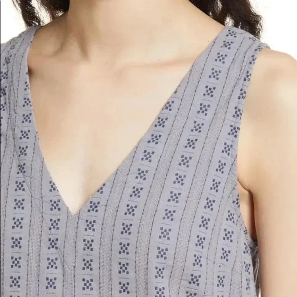 Jacquard Stripe V-Neck Button Back Sleeveless Top - Picture 2 of 10